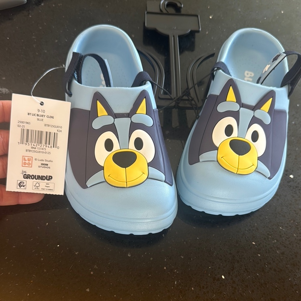 Lucy Blue Cartoon Character Slippers size 9-10